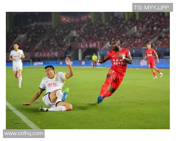 郑州大雨影响比赛准备河南队与国安队赛前踩场训练全部取消