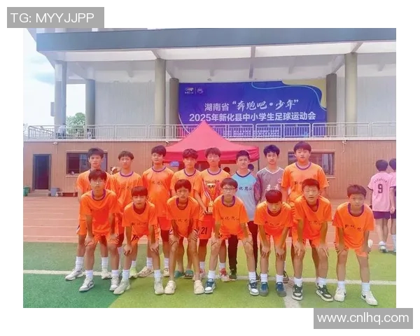 羽毛球赛场激战正酣青岛队迎战湖南队争夺胜利荣耀