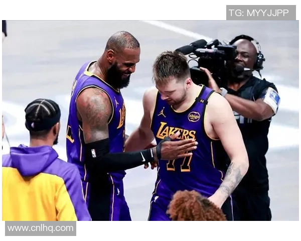 湖人对快船激战正酣实时比分更新快来关注精彩瞬间与赛况分析